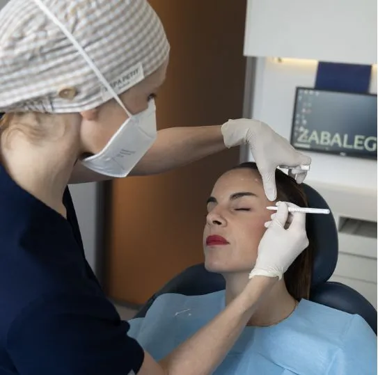 Especialistas en implantes faciales personalizados