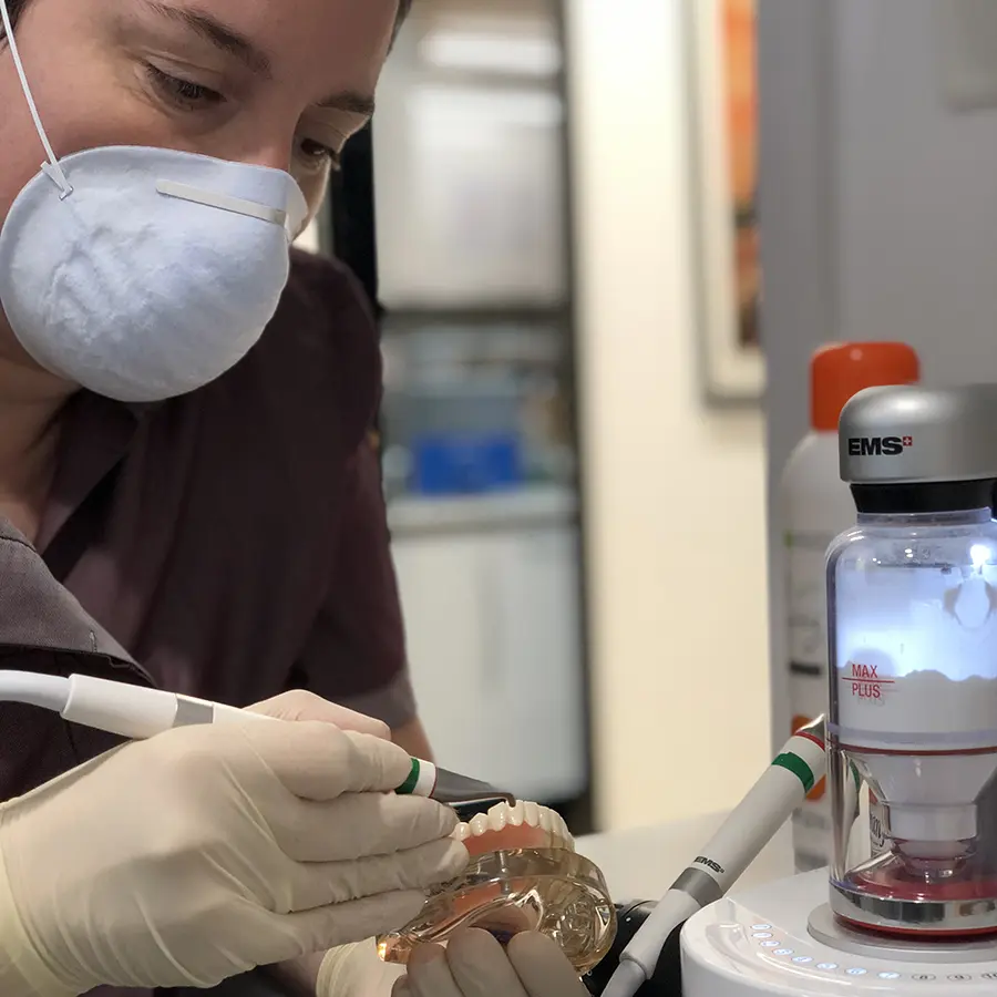 Sistema EMS en Clínica Dental Bilbao Sistema EMS en Clínica Dental Bilbao